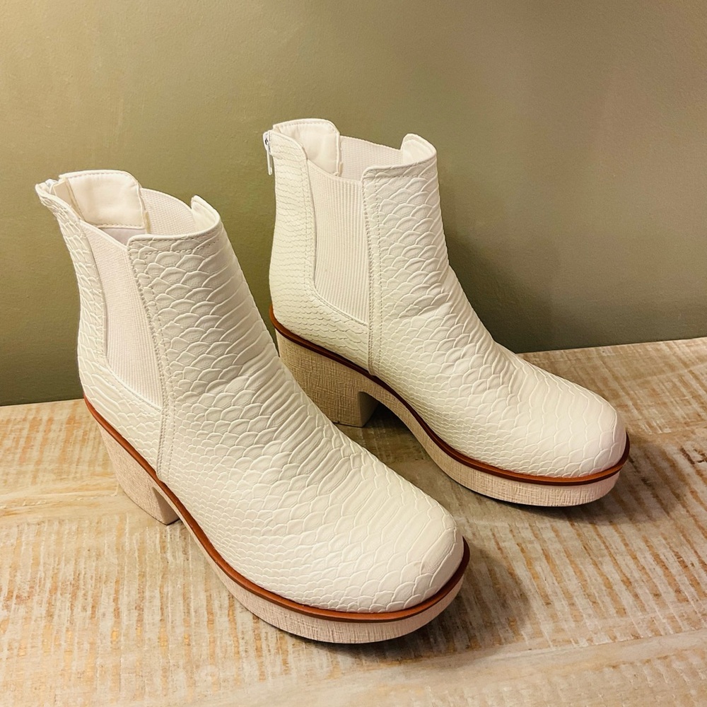 Pierre Dumas White Textured Ankle Booties - Picture 11 of 11